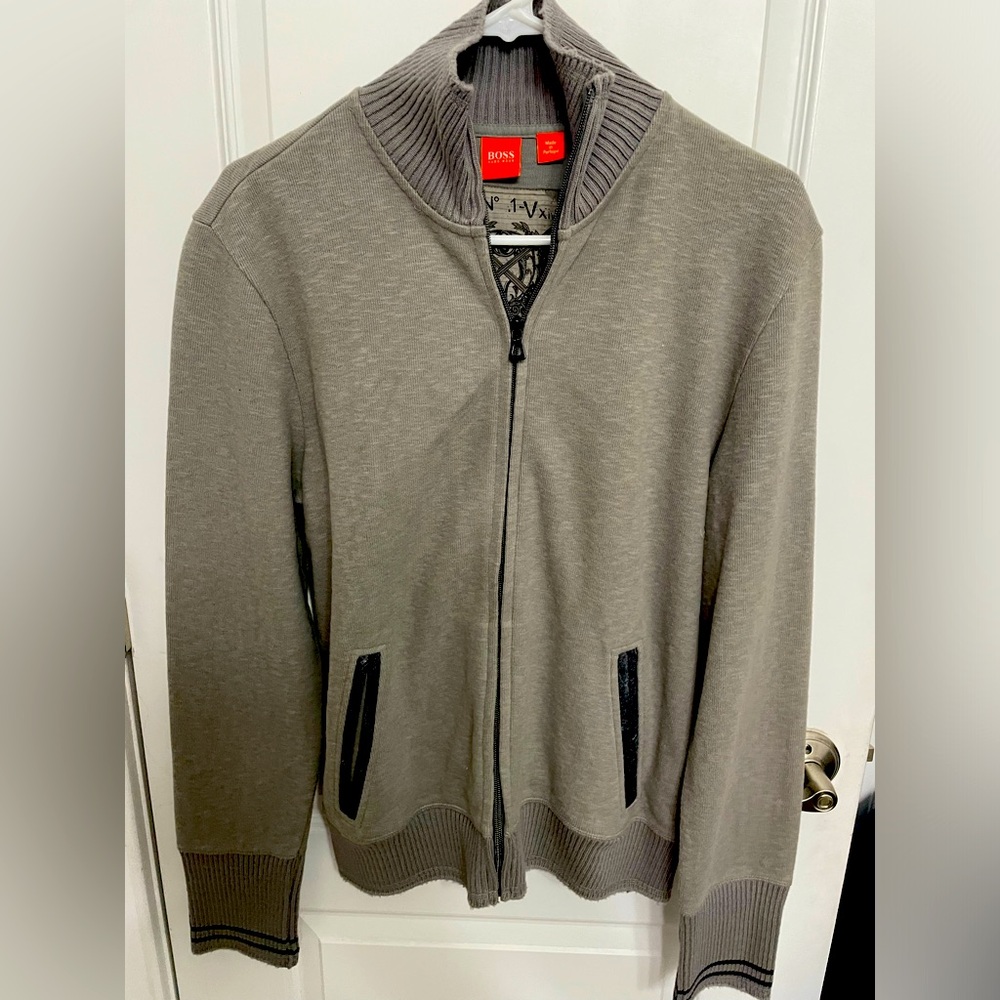 Hugo zip up